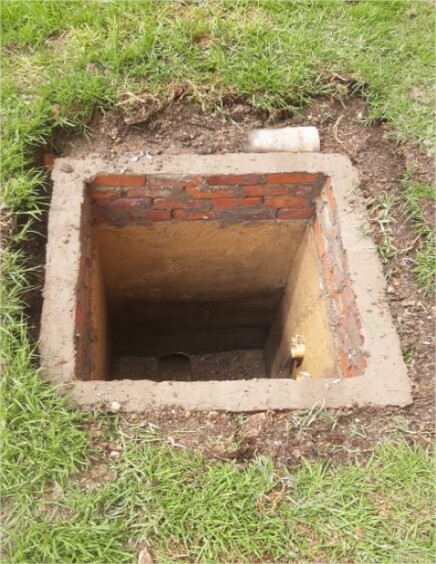 Plomero para apartamentos en Bogotá revisando fugas y tuberías